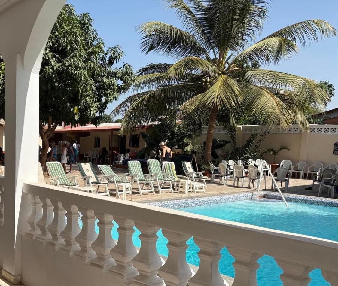 Dabo House Hotel Brufut Exterior foto